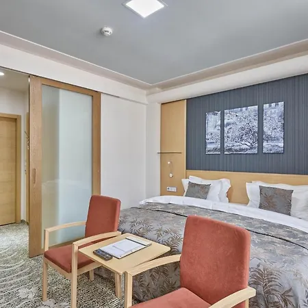 Iris Hotel 4*