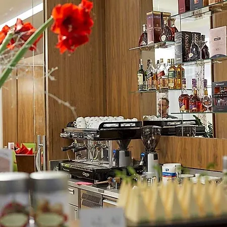 Iris Hotel 4*